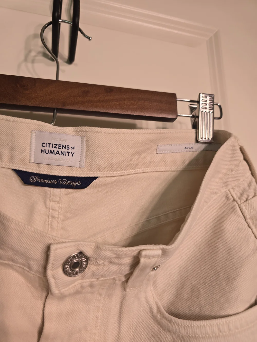 Citizens Of Humanity NWOT Ayla Undone Hem Crop Jeans in Almondette